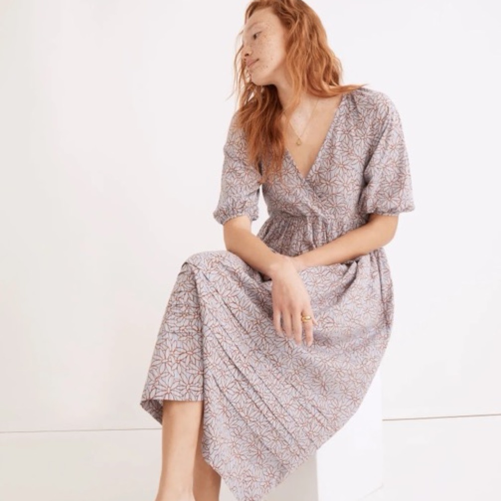 Marianna Puff-Sleeve Midi Dress in Dream-On Daisies